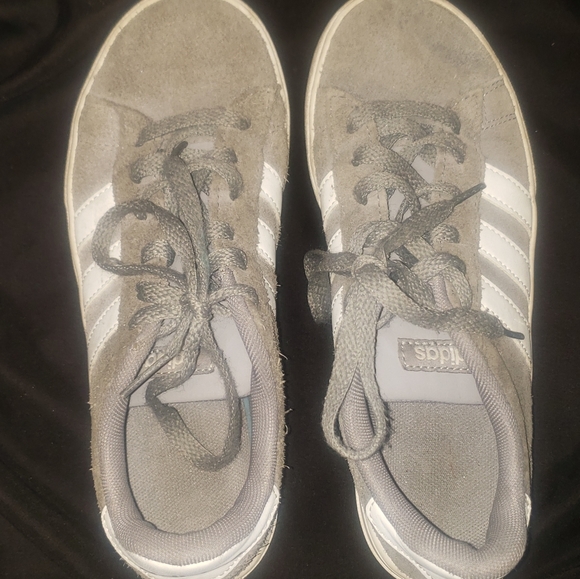 ADIDAS - Picture 2 of 4